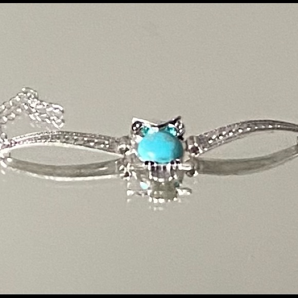 Bohemian Vintage Style Turquoise Delicate Carving Bracelet
womens fashion - Picture 4 of 6